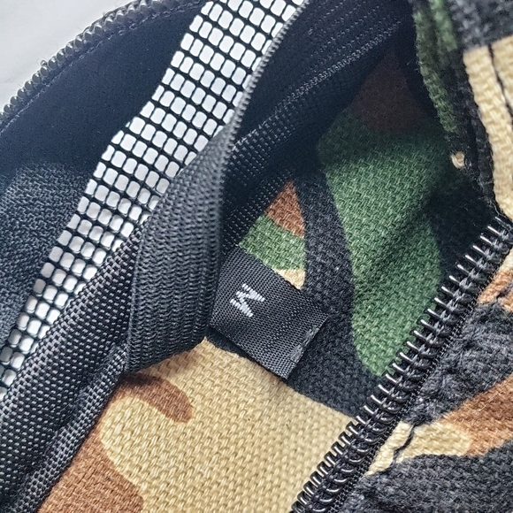 Camoflauge pet front carrier with adjustable straps size medium - Picture 6 of 6